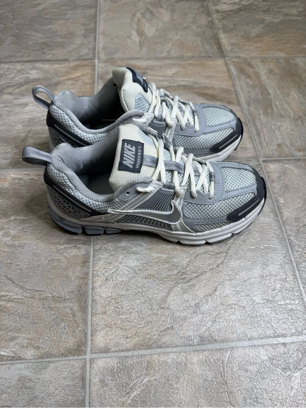 Nike Zoom Vomero 5 Pure Platinum GS Shoe Size 4Y Gray HF6909-002 Preowned